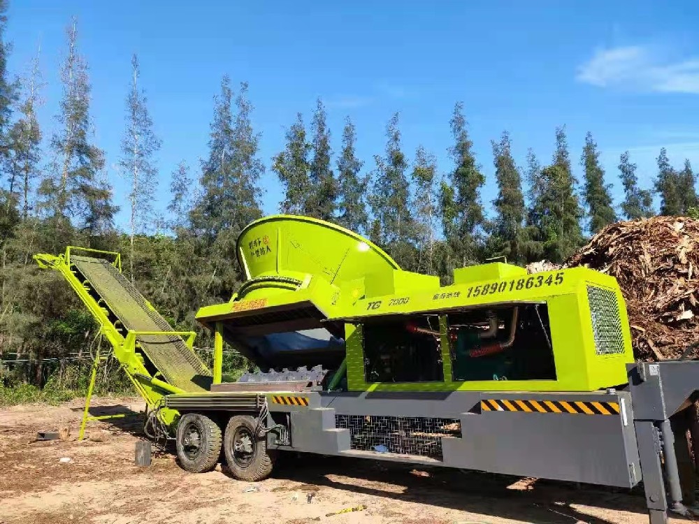 广西桂林胡总购买睿城机械树根粉碎机现场