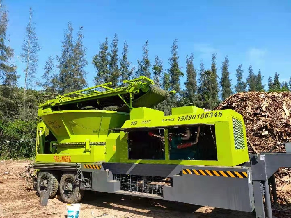 广西南宁秦总购买睿诚机械的园锅粉碎机现场